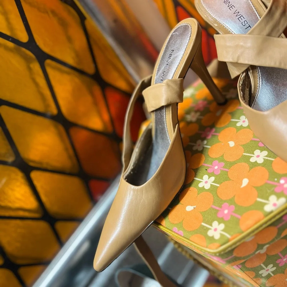 Vintage leather Y2K size 8.5 Nine West Tan Pointed Toe ankle strap Stilletos - Picture 3 of 17